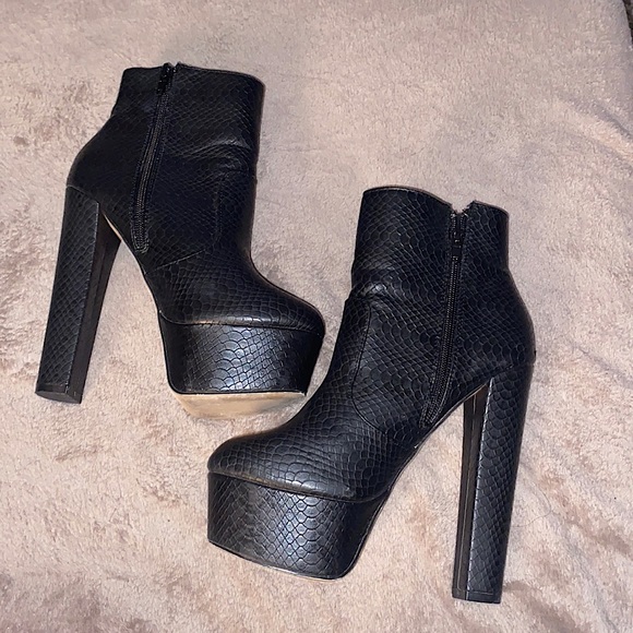 Fashion Nova heeled ankle booties - Picture 1 of 3